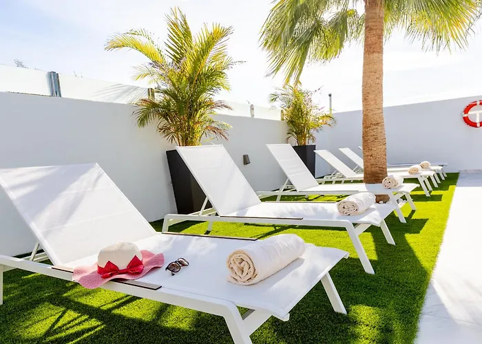 Nicole Wifi, Gym, Heated Pool Callao Salvaje