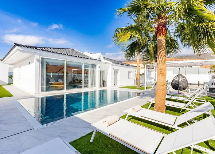 Nicole Wifi, Gym, Heated Pool