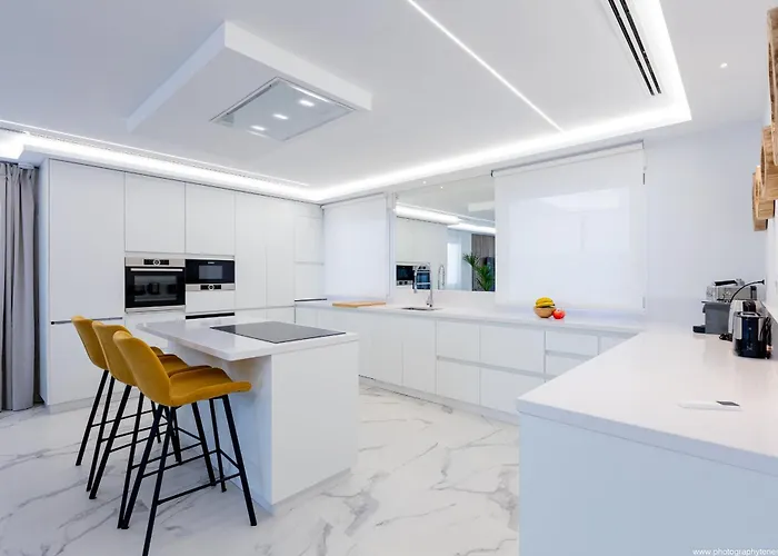 Nicole Wifi, Gym, Heated Pool Callao Salvaje