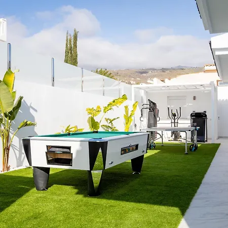 Nicole Wifi, Gym, Heated Pool