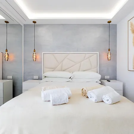 Nicole Wifi, Gym, Heated Pool