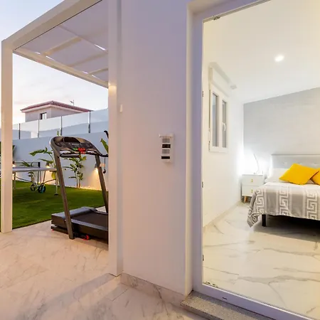 Nicole Wifi, Gym, Heated Pool