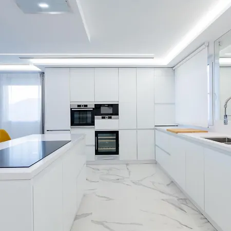 Nicole Wifi, Gym, Heated Pool Semesterbostad