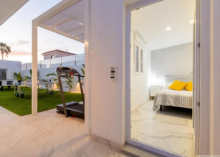 Nicole Wifi, Gym, Heated Pool