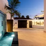 Nicole Wifi, Gym, Heated Pool 別荘