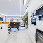 Nicole Wifi, Gym, Heated Pool カジャオ・サルバヘ