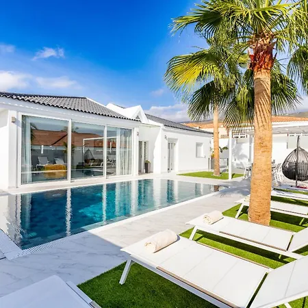 Nicole Wifi, Gym, Heated Pool