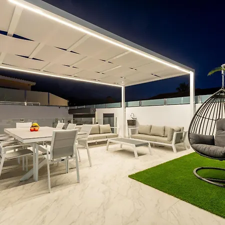 Nicole Wifi, Gym, Heated Pool