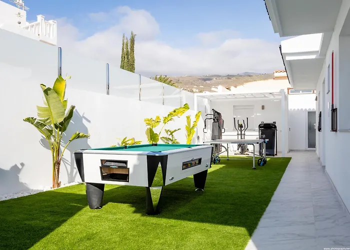 Nicole Wifi, Gym, Heated Pool