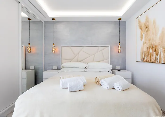 Nicole Wifi, Gym, Heated Pool