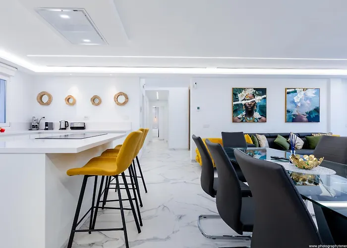 Nicole Wifi, Gym, Heated Pool Feriehus