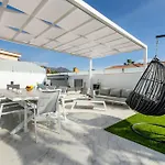 Nicole Wifi, Gym, Heated Pool Holiday home