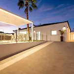 Nicole Wifi, Gym, Heated Pool *
