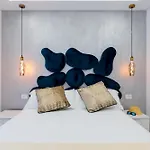 Nicole Wifi, Gym, Heated Pool Holiday home *